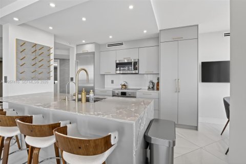 Condo in Aventura, Florida, 3 bedrooms  № 2020084 - photo 9