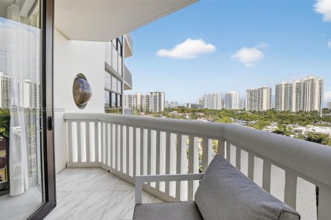 Condo in Aventura, Florida, 3 bedrooms  № 2020084 - photo 26