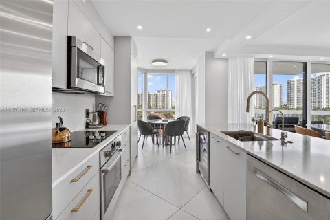 Condo in Aventura, Florida, 3 bedrooms  № 2020084 - photo 10
