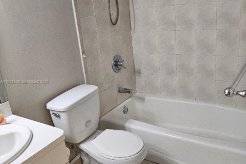 Condominio en alquiler en Miami Lakes, Florida, 2 dormitorios, 85.28 m2 № 2006437 - foto 12