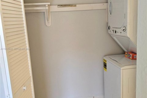 Condominio en alquiler en Miami Lakes, Florida, 2 dormitorios, 85.28 m2 № 2006437 - foto 5