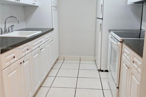 Condominio en alquiler en Miami Lakes, Florida, 2 dormitorios, 85.28 m2 № 2006437 - foto 8