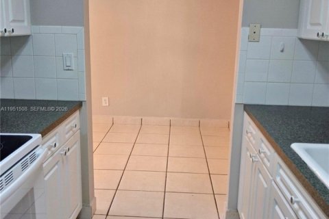 Condominio en alquiler en Miami Lakes, Florida, 2 dormitorios, 85.28 m2 № 2006437 - foto 9