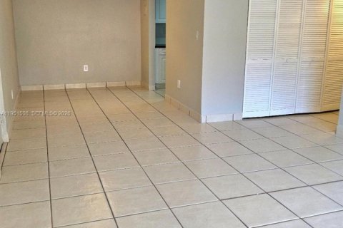 Condominio en Miami Lakes, Florida, 2 dormitorios № 2006437