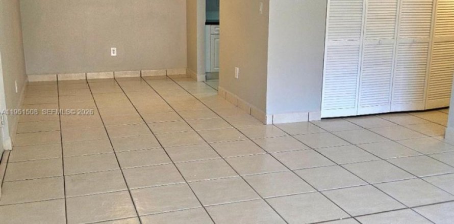 Condominio en Miami Lakes, Florida, 2 dormitorios  № 2006437