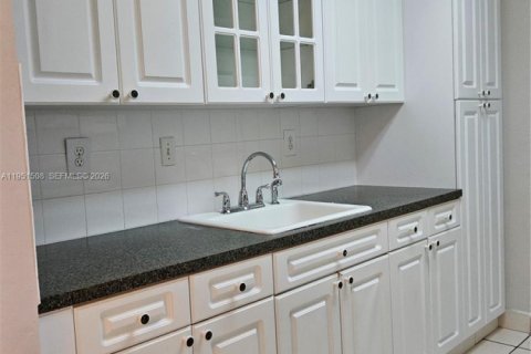 Condominio en alquiler en Miami Lakes, Florida, 2 dormitorios, 85.28 m2 № 2006437 - foto 7