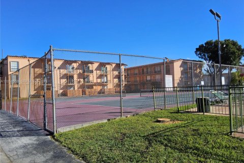 Condominio en alquiler en Miami Lakes, Florida, 2 dormitorios, 85.28 m2 № 2006437 - foto 15