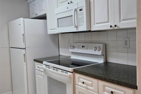 Condominio en alquiler en Miami Lakes, Florida, 2 dormitorios, 85.28 m2 № 2006437 - foto 6