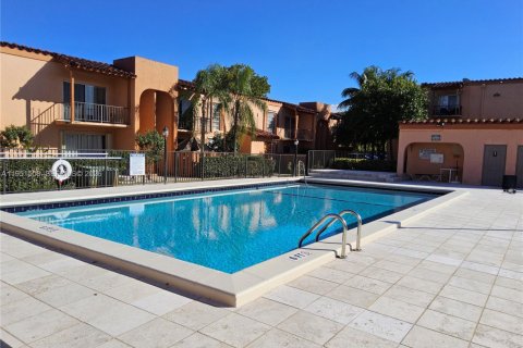 Condominio en alquiler en Miami Lakes, Florida, 2 dormitorios, 85.28 m2 № 2006437 - foto 16