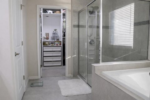 Casa en alquiler en Zephyrhills, Florida, 5 dormitorios, 280.66 m2 № 2092357 - foto 12