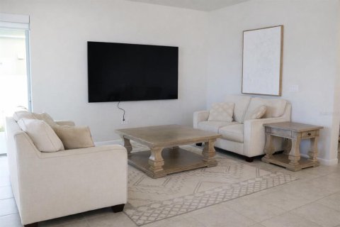 Casa en alquiler en Zephyrhills, Florida, 5 dormitorios, 280.66 m2 № 2092357 - foto 7