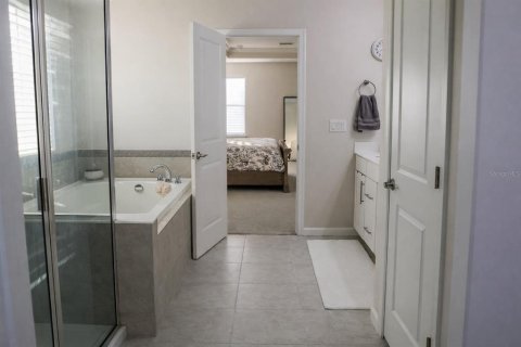 Casa en alquiler en Zephyrhills, Florida, 5 dormitorios, 280.66 m2 № 2092357 - foto 13