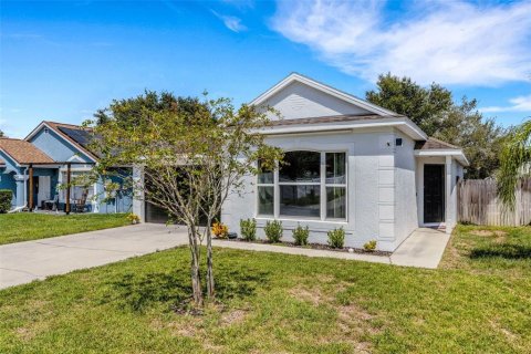 House in Davenport, Florida 3 bedrooms, 132.94 sq.m. № 1906538 - photo 1