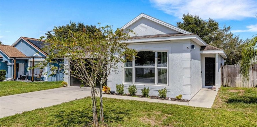 House in Davenport, Florida 3 bedrooms, 132.94 sq.m. № 1906538