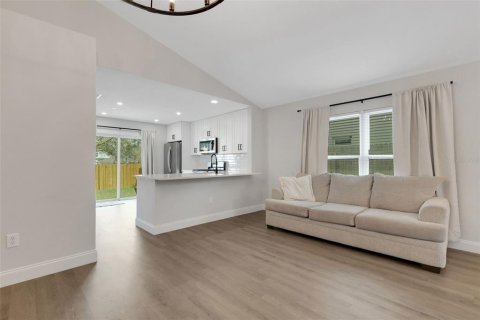 House in Davenport, Florida 3 bedrooms, 132.94 sq.m. № 1906538 - photo 8