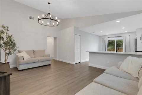 House in Davenport, Florida 3 bedrooms, 132.94 sq.m. № 1906538 - photo 5