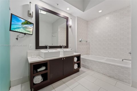 Copropriété à vendre à Doral, Floride: 3 chambres, 192.31 m2 № 2154775 - photo 15