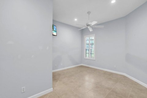 Villa ou maison à vendre à Port St. Lucie, Floride: 3 chambres, 220.46 m2 № 2352545 - photo 27