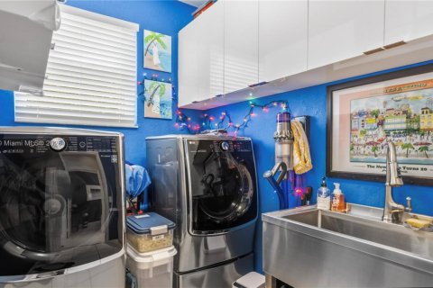 Casa en venta en Weston, Florida, 5 dormitorios, 248.23 m2 № 1966068 - foto 21