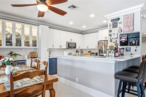 Casa en venta en Weston, Florida, 5 dormitorios, 248.23 m2 № 1966068 - foto 14