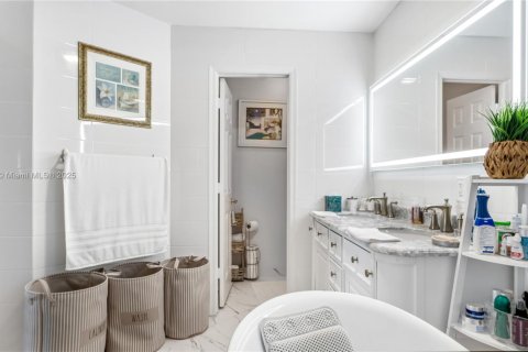 Casa en venta en Weston, Florida, 5 dormitorios, 248.23 m2 № 1966068 - foto 28