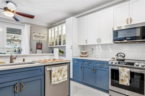 Casa en venta en Weston, Florida, 5 dormitorios, 248.23 m2 № 1966068 - foto 17