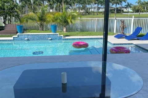 Casa en alquiler en Homestead, Florida, 4 dormitorios, 163.69 m2 № 1934765 - foto 2