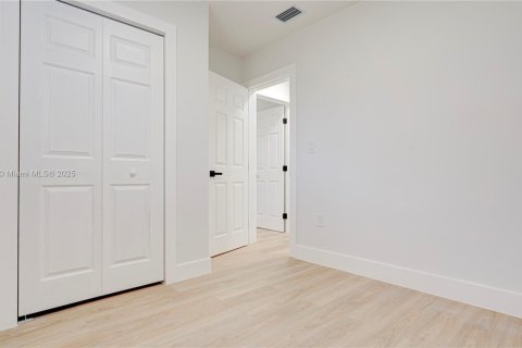 Casa en venta en Lauderhill, Florida, 3 dormitorios, 77.67 m2 № 1962178 - foto 11