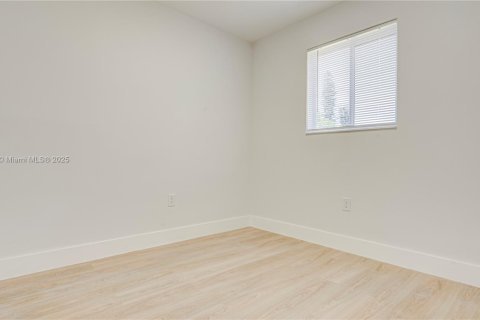 Casa en venta en Lauderhill, Florida, 3 dormitorios, 77.67 m2 № 1962178 - foto 12