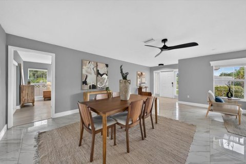 House in Nokomis, Florida 3 bedrooms, 185.34 sq.m. № 2291052 - photo 13