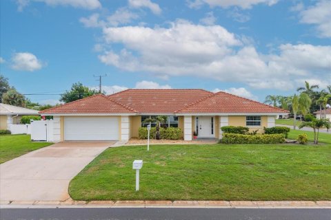House in Nokomis, Florida 3 bedrooms, 185.34 sq.m. № 2291052