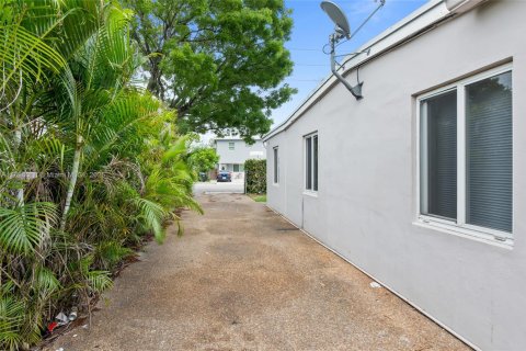 Снять в аренду виллу или дом в Форт-Лодердейл, Флорида 4 спальни, 136.57м2, № 1950293 - фото 21