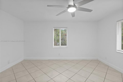 Снять в аренду виллу или дом в Форт-Лодердейл, Флорида 4 спальни, 136.57м2, № 1950293 - фото 10