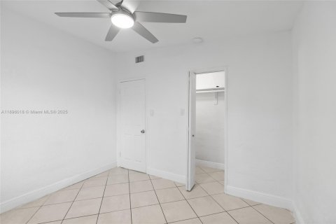 Снять в аренду виллу или дом в Форт-Лодердейл, Флорида 4 спальни, 136.57м2, № 1950293 - фото 15