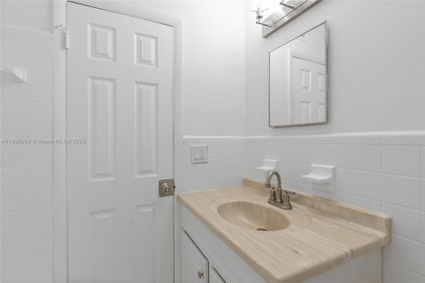 Снять в аренду виллу или дом в Форт-Лодердейл, Флорида 4 спальни, 136.57м2, № 1950293 - фото 12