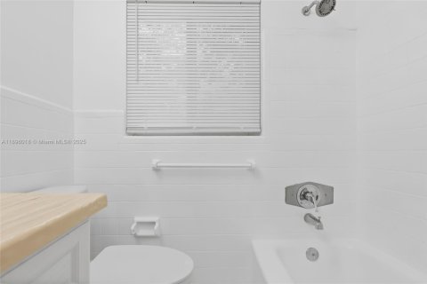 Снять в аренду виллу или дом в Форт-Лодердейл, Флорида 4 спальни, 136.57м2, № 1950293 - фото 11