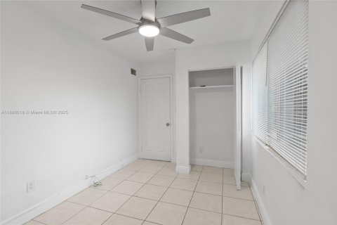 Снять в аренду виллу или дом в Форт-Лодердейл, Флорида 4 спальни, 136.57м2, № 1950293 - фото 19