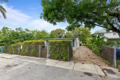 Снять в аренду виллу или дом в Форт-Лодердейл, Флорида 4 спальни, 136.57м2, № 1950293 - фото 20