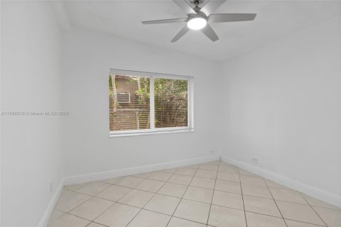 Снять в аренду виллу или дом в Форт-Лодердейл, Флорида 4 спальни, 136.57м2, № 1950293 - фото 17