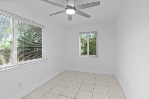 Снять в аренду виллу или дом в Форт-Лодердейл, Флорида 4 спальни, 136.57м2, № 1950293 - фото 4