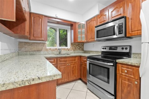 Снять в аренду виллу или дом в Форт-Лодердейл, Флорида 4 спальни, 136.57м2, № 1950293 - фото 9