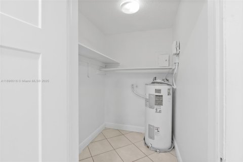 Снять в аренду виллу или дом в Форт-Лодердейл, Флорида 4 спальни, 136.57м2, № 1950293 - фото 13