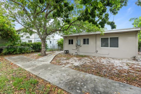 Снять в аренду виллу или дом в Форт-Лодердейл, Флорида 4 спальни, 136.57м2, № 1950293 - фото 23