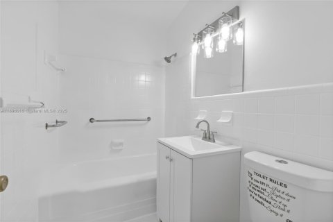 Снять в аренду виллу или дом в Форт-Лодердейл, Флорида 4 спальни, 136.57м2, № 1950293 - фото 18