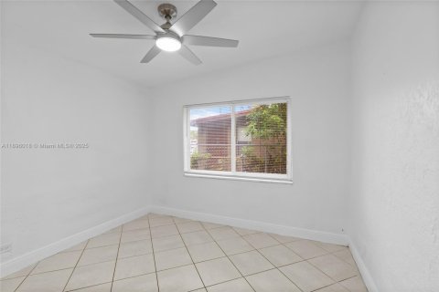 Снять в аренду виллу или дом в Форт-Лодердейл, Флорида 4 спальни, 136.57м2, № 1950293 - фото 14