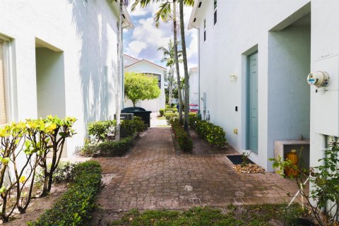 Townhouse in Riviera Beach, Florida 2 bedrooms, 94.95 sq.m. № 2191047 - photo 25