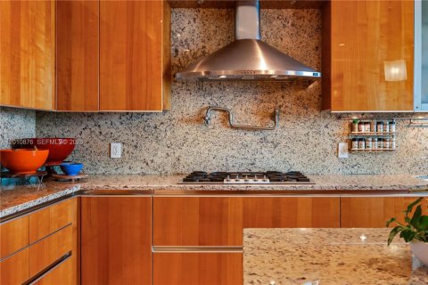 Condominio en venta en Sunny Isles Beach, Florida, 3 dormitorios, 323.3 m2 № 2075255 - foto 12