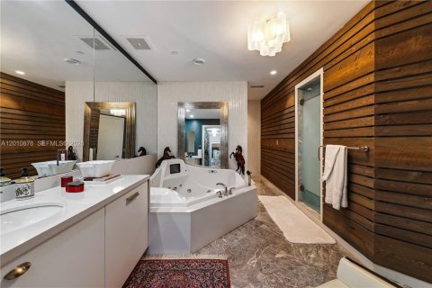 Condominio en venta en Sunny Isles Beach, Florida, 3 dormitorios, 323.3 m2 № 2075255 - foto 30