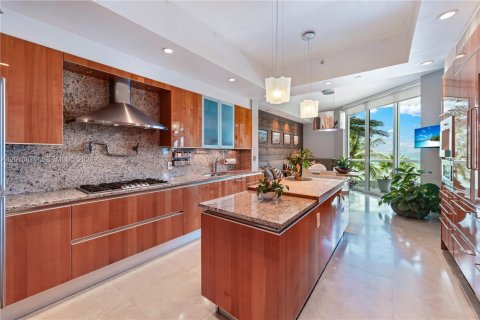 Condominio en venta en Sunny Isles Beach, Florida, 3 dormitorios, 323.3 m2 № 2075255 - foto 10