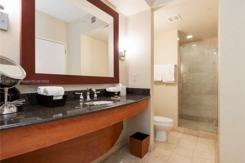 Condo in Sunny Isles Beach, Florida  № 1345293 - photo 19